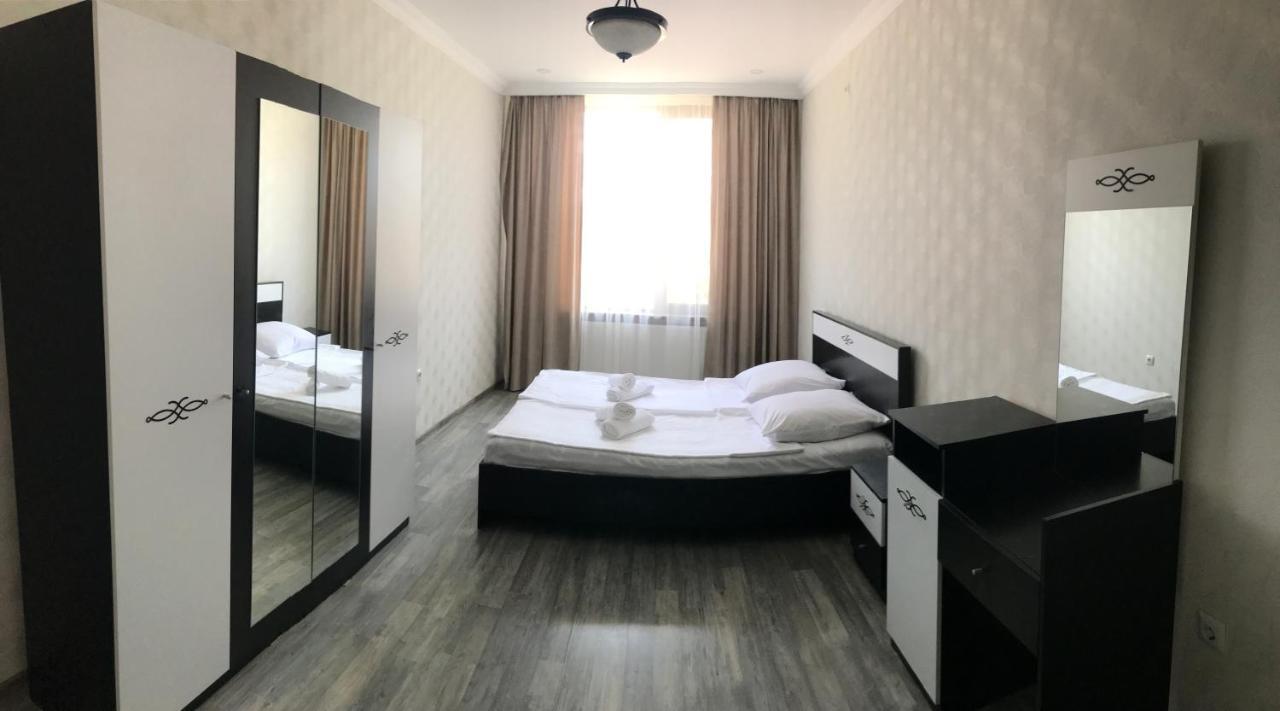 Friendly House Hotel Achaltsiche Buitenkant foto