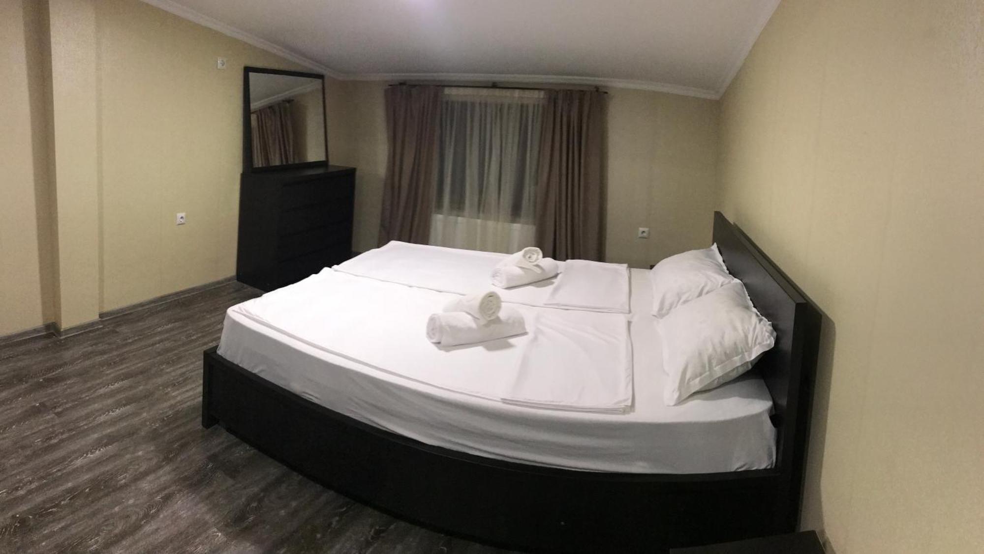 Friendly House Hotel Achaltsiche Buitenkant foto