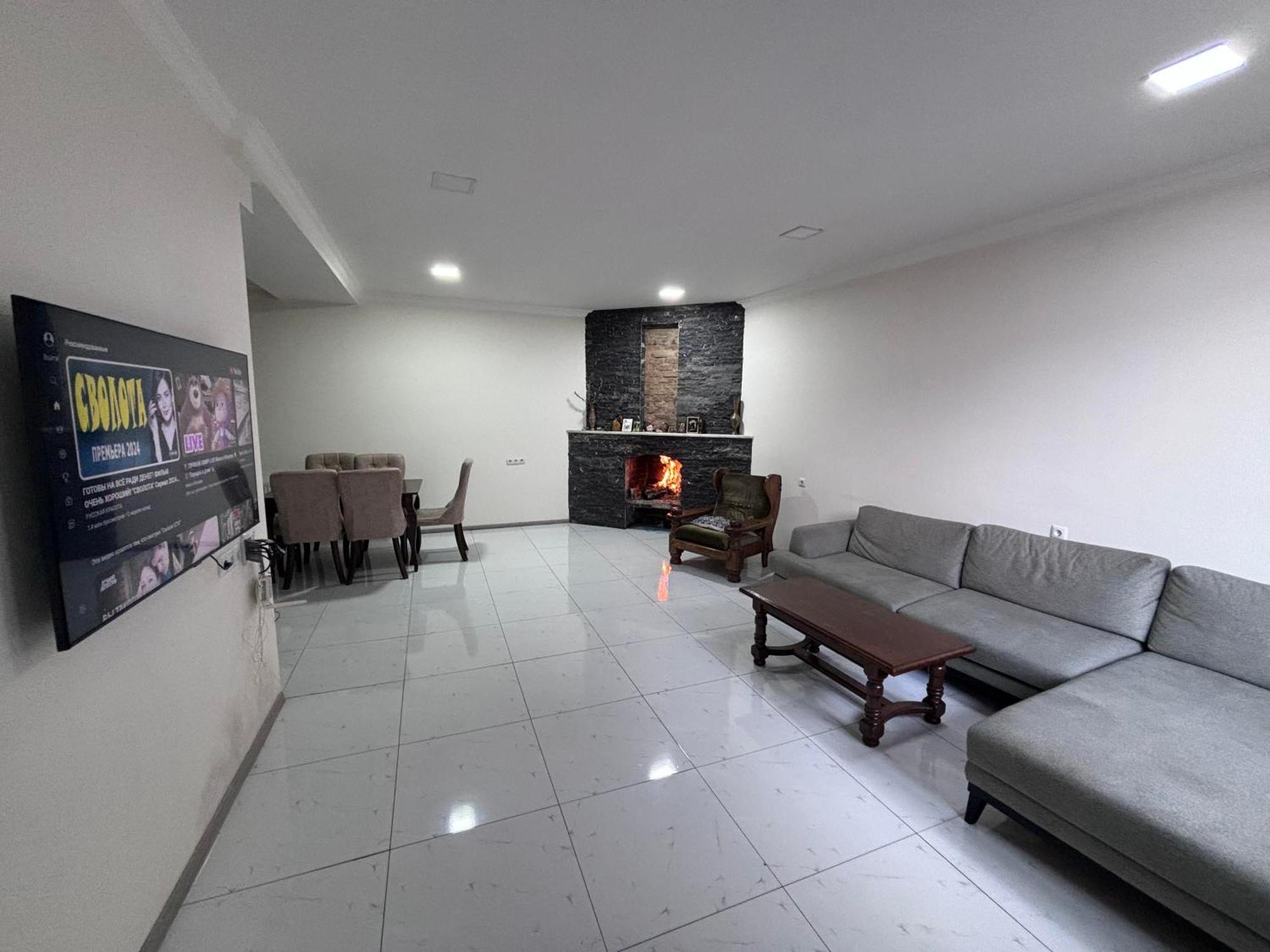 Friendly House Hotel Achaltsiche Buitenkant foto