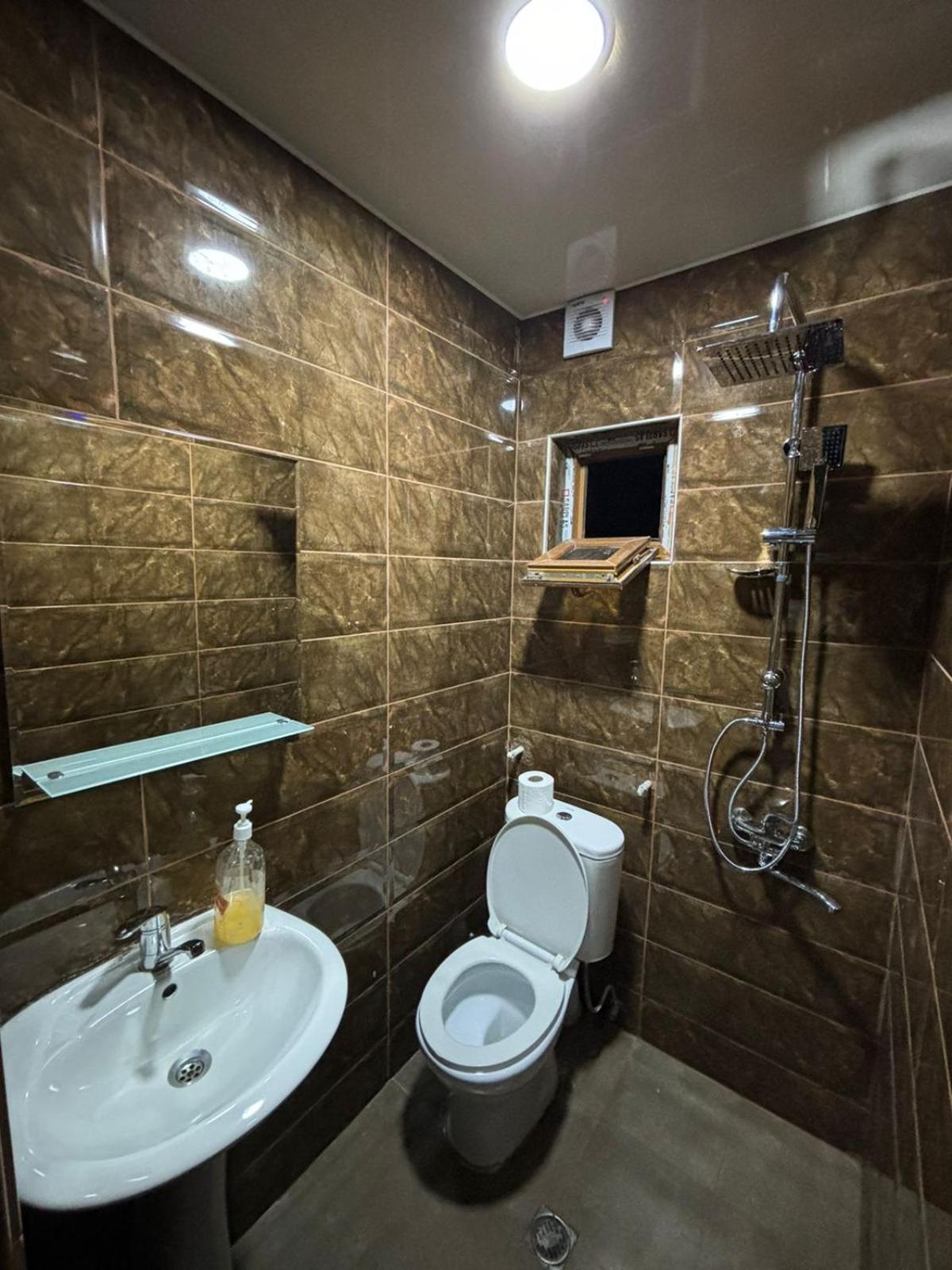 Friendly House Hotel Achaltsiche Buitenkant foto